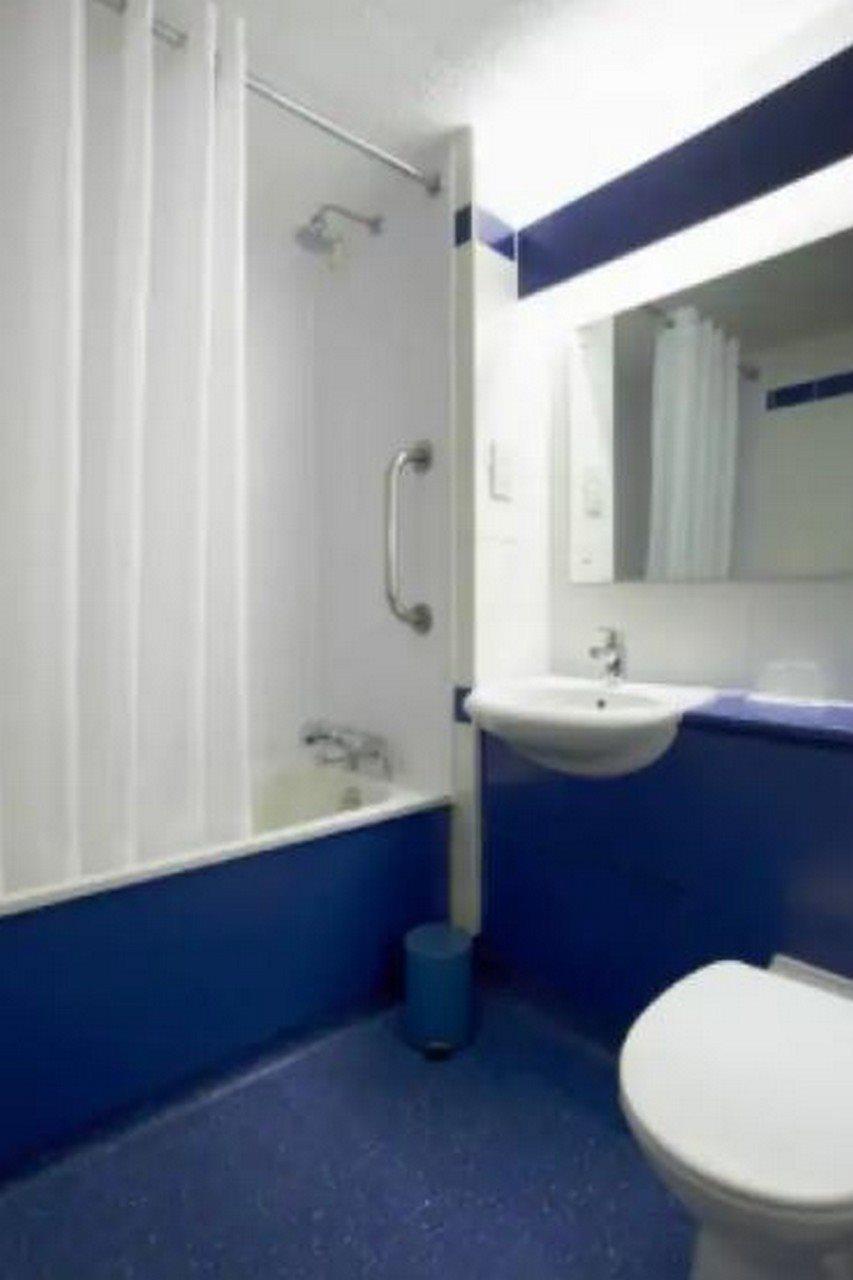 Travelodge London Park Royal エクステリア 写真
