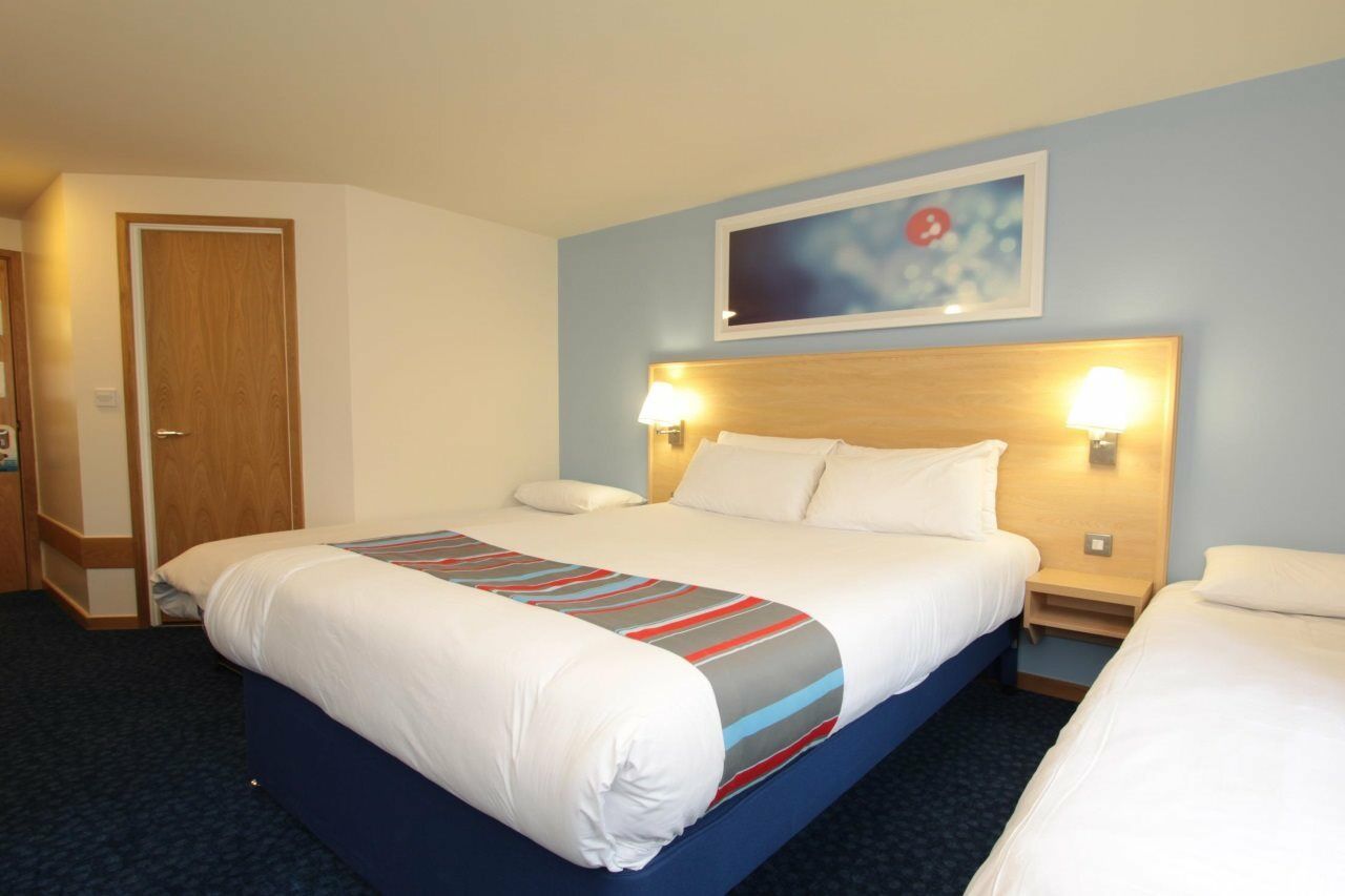 Travelodge London Park Royal エクステリア 写真